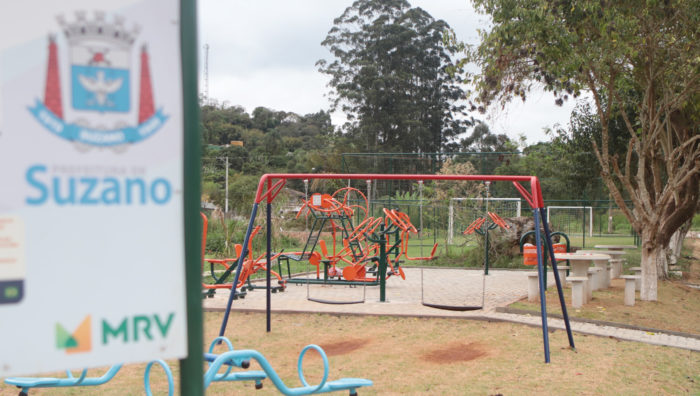 Prefeito vistoria construção de novas praças na Chácara Mea