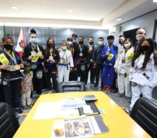 Prefeito recebe medalhistas do Campeonato Paulista de Jiu-Jitsu