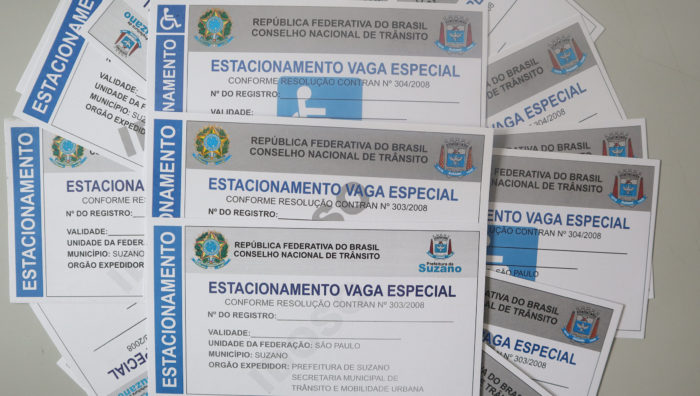 Secretaria de Transportes entrega 3,7 mil credenciais de estacionamento em domicílio