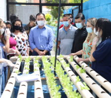 Prefeito de Suzano conhece práticas inovadoras em escola no Miguel Badra
