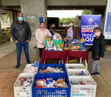 Fundo Social arrecada meia tonelada de alimentos com troca de ingressos