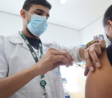 Primeiro dia de vacinação nos postos de Saúde registra 4,9 mil aplicações