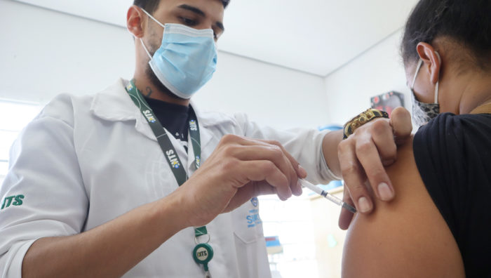 Primeiro dia de vacinação nos postos de Saúde registra 4,9 mil aplicações