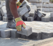 Obras de pavimentação seguem avançando em Suzano