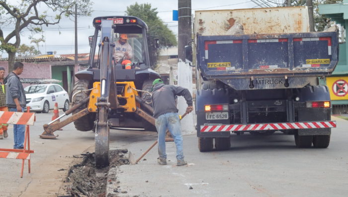 Obras de pavimentação têm início na avenida Antônio Marques Figueira