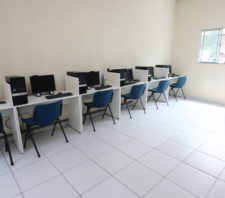 Prefeito de Suzano prestigia inauguração de sala de informática na Aamae