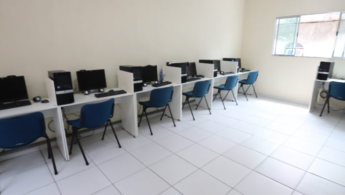 Prefeito de Suzano prestigia inauguração de sala de informática na Aamae