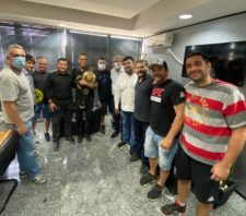 Prefeito recebe visita do lutador campeão mundial Charles do Bronx