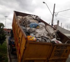 Meio Ambiente apreende caçamba ilegal no Miguel Badra