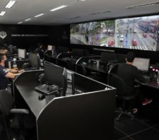 CSI flagra assalto em farmácia no centro