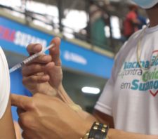 Saúde aplica mais 908 doses de reforço em operação na Arena Suzano