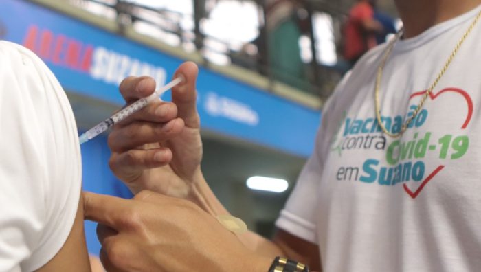 Saúde aplica mais 908 doses de reforço em operação na Arena Suzano