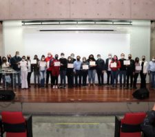Bolsistas da Frente de Trabalho se formam em cursos de capacitação