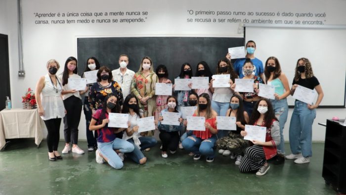 Saspe promove formatura dos cursos de Técnicas Administrativas e de Inglês