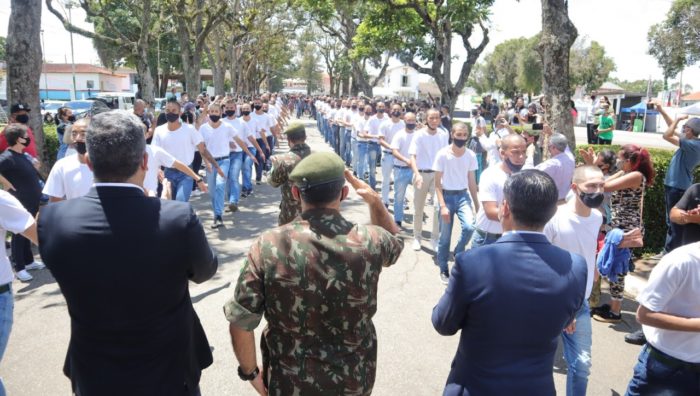 Prefeito prestigia formatura do Tiro de Guerra