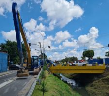 Equipes de manutenção seguem com limpeza do rio Una