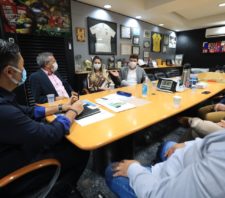 Prefeito se reúne com equipe do Instituto de Nefrologia