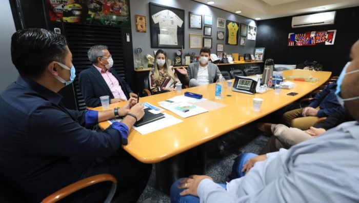 Prefeito se reúne com equipe do Instituto de Nefrologia