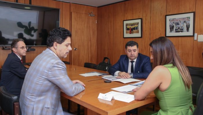 Prefeito de Suzano se reúne com ministra da Secretaria Nacional de Governo