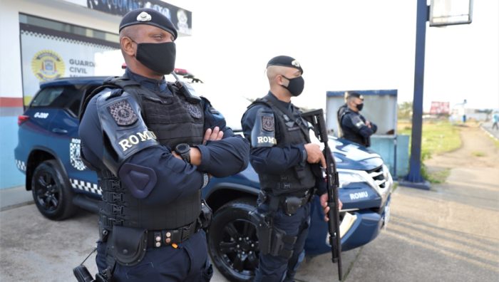 Romu faz apreensões de moto roubada e de simulacro de arma de fogo