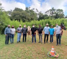 Secretários visitam novo instituto de equoterapia em Suzano