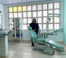 Saúde reforma e equipa consultório odontológico da Apae de Suzano