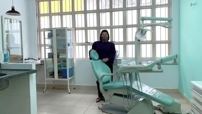Saúde reforma e equipa consultório odontológico da Apae de Suzano