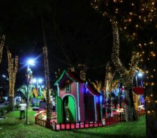 Decoração de Natal chega aos principais pontos de Suzano