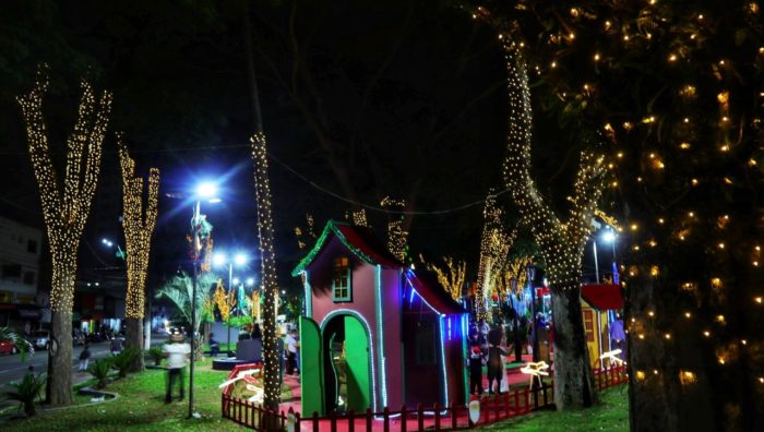 Decoração de Natal chega aos principais pontos de Suzano