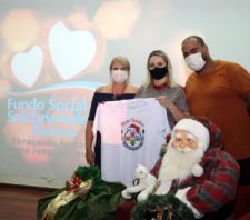 Fundo Social reúne associações e entrega kits para campanha Natal Solidário