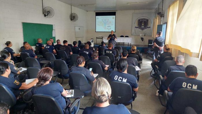 Patrulha Maria da Penha realiza palestra em Guarulhos