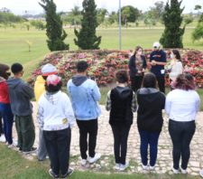 Estudantes da escola Raul Brasil visitam Viveiro Municipal