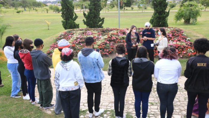 Estudantes da escola Raul Brasil visitam Viveiro Municipal