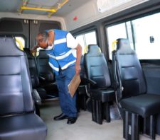 Suzano realiza vistoria das vans do transporte complementar