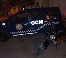 GCM apreende moto irregular no Jardim Casa Branca