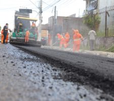 Obras de pavimentação seguem avançando em Suzano