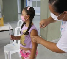 Segundo dia de vacinação infantil em Suzano é marcado por diversão