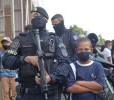 Aluno que sonha integrar a GCM recebe visita especial de agentes