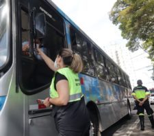 Transportes e Corpo de Bombeiros realizam ação de conscientização