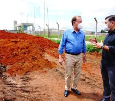 Prefeito de Suzano vistoria construção da Fatec