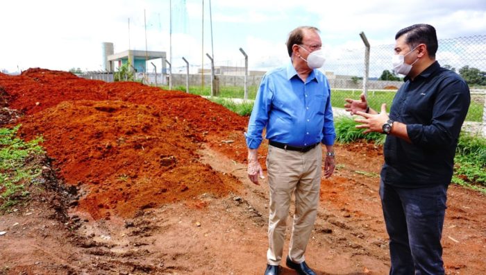 Prefeito de Suzano vistoria construção da Fatec