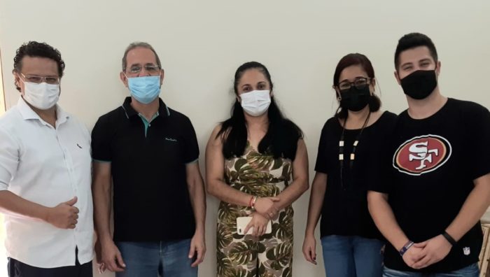 Assistência Social doa três computadores para a Aamae