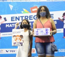 Uniformes e kits escolares chegam a 5,5 mil alunos suzanenses