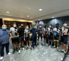 Prefeito recebe equipe campeã em desafio de mountain bike
