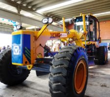 Suzano recebe nova máquina motoniveladora