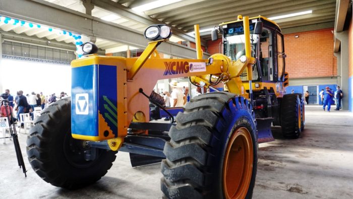 Suzano recebe nova máquina motoniveladora