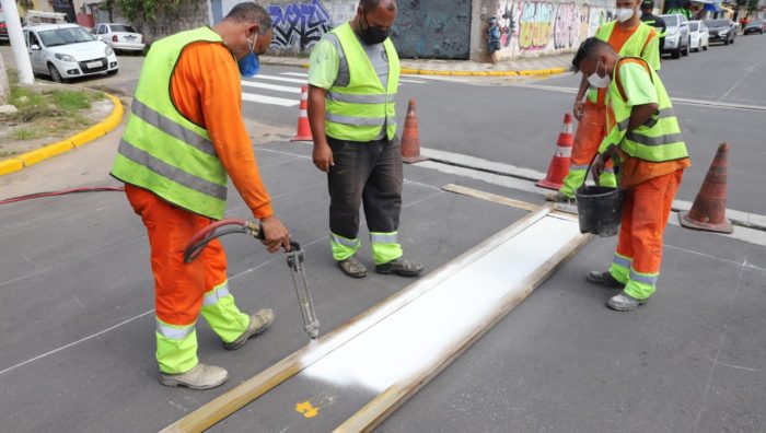 Prefeito e deputado acompanham intervenções na rua Conde de Monte Cristo