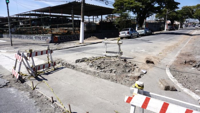 Avenida Brasília passa por revitalização asfáltica