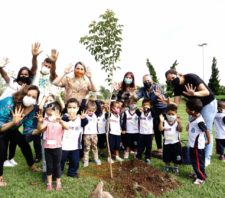 Viveiro recebe alunos da rede municipal para visita educativa