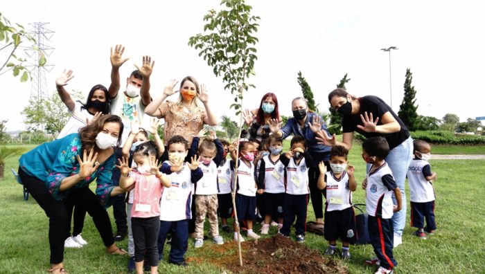 Viveiro recebe alunos da rede municipal para visita educativa